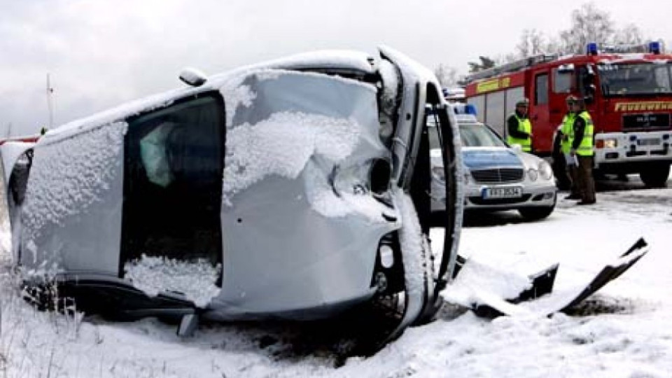 Стотина коли се сблъскаха в Сърбия, има загинали | StandartNews.com
