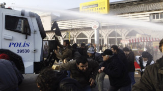 Полицията разпръсна протест срещу Ердоган