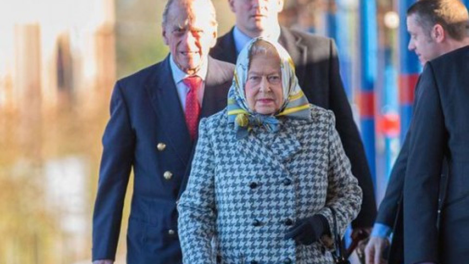 Кралица Елизабет II пътува с обикновен влак за коледната си почивка | StandartNews.com