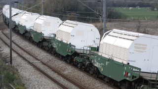 Влак с радиоктивни отпадъци дерайлира във Франция