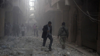 Стотици са загинали при бомбардировки в Сирия