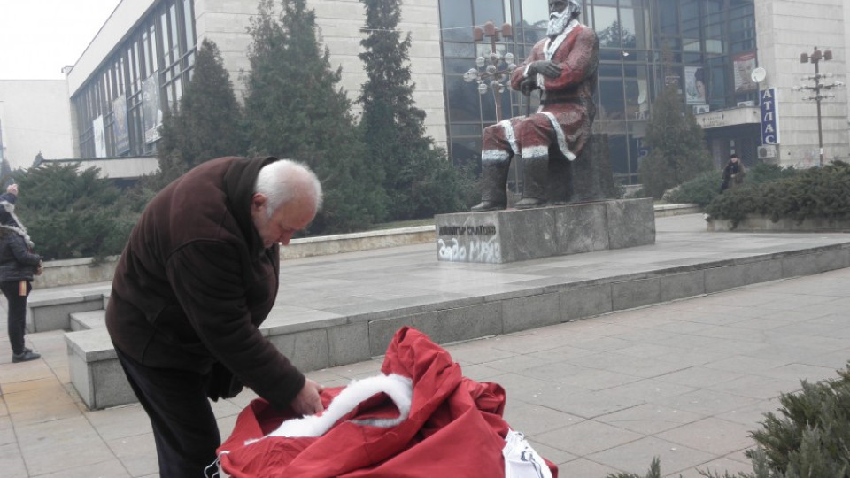 ГЕРБ осъди и подкрепи боядисването на паметника на Благоев  | StandartNews.com