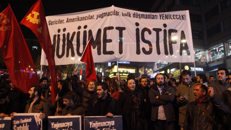 Хиляди поискаха оставката на Ердоган  | StandartNews.com