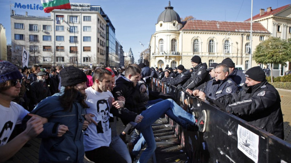 България с висок риск от социални бунтове през 2014 г. | StandartNews.com