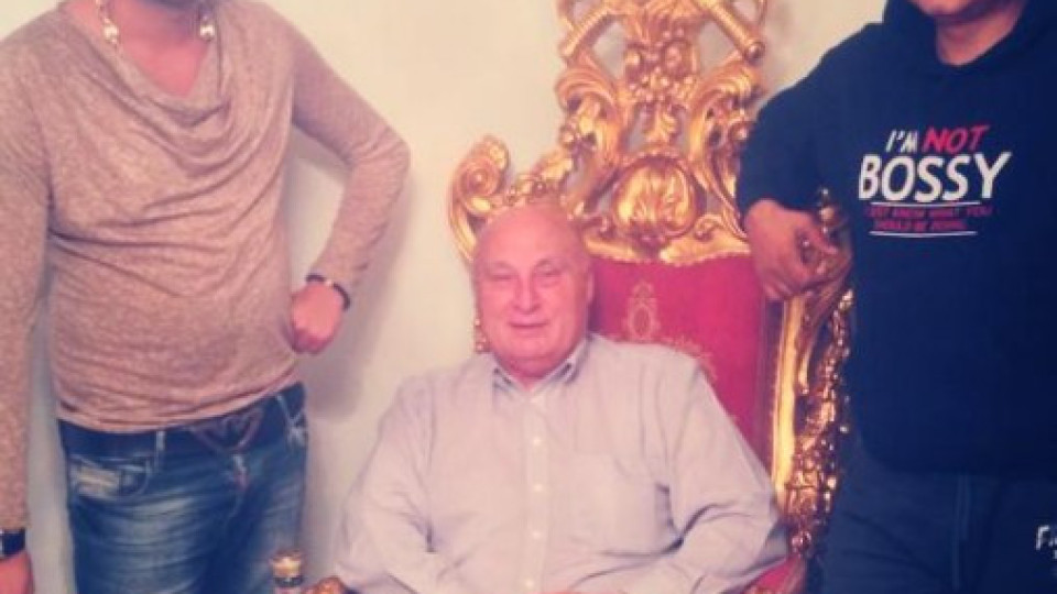 Цар Киро събра родата около златния си трон за празниците | StandartNews.com