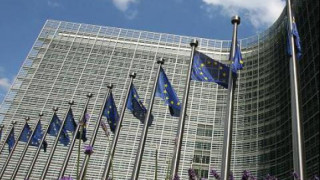 ЕK се противопостави на ограниченията за българи в UK