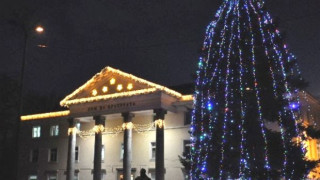 Хора, безплатно вино и фойервелки в новогодищната нощ в Кърджалийско