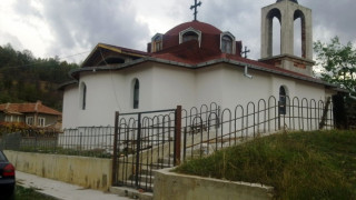 Вдигат храм на български светец