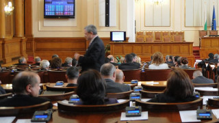 Стягат вот на недоверие за европарите
