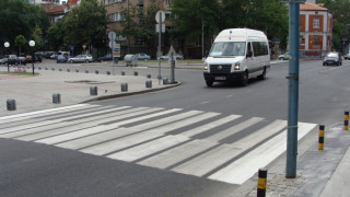 Шофьор потроши семейство от Русия на тротоар в Банско