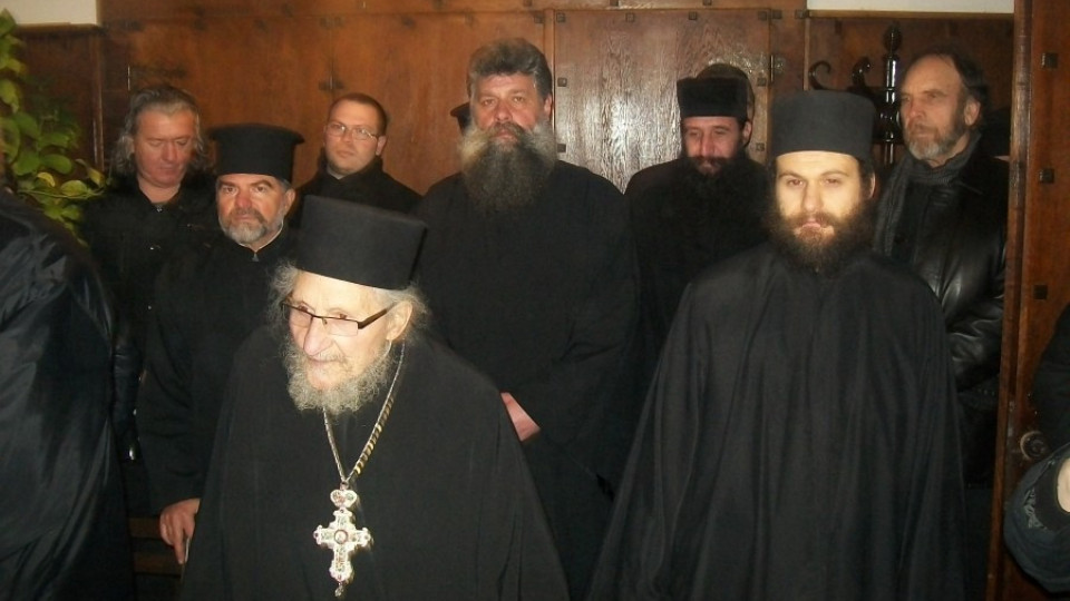Свещеници : Дометиан създава впечатление за църковен преврат | StandartNews.com
