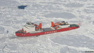 Втори кораб заседна край Антарктика