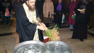 Храмовете отслужват Великия водосвет