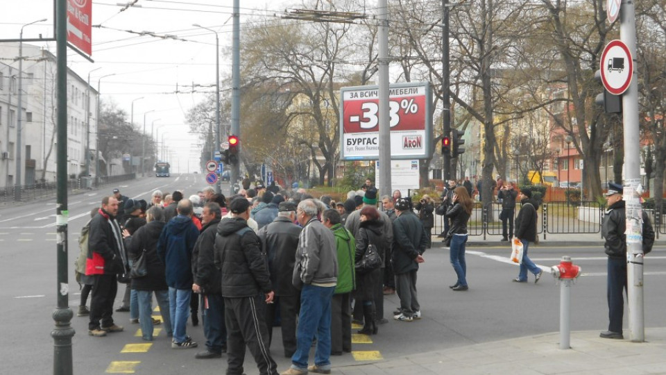 Уволнени работници в Бургас чакат възмездие | StandartNews.com