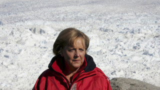 Меркел счупи таза си на ски