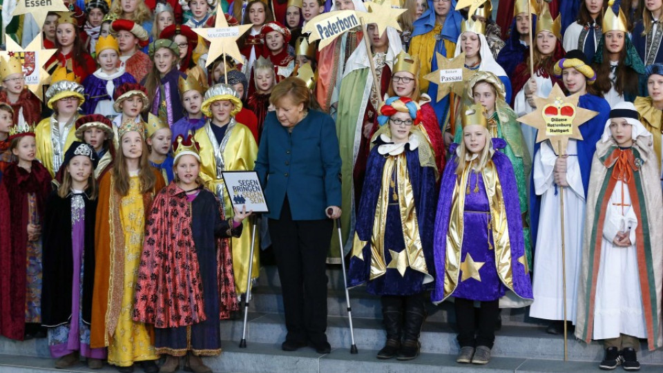 Меркел не издържа вкъщи, хвана патериците | StandartNews.com