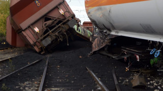 Влак с петрол дерайлира в Канада, евакуират жители