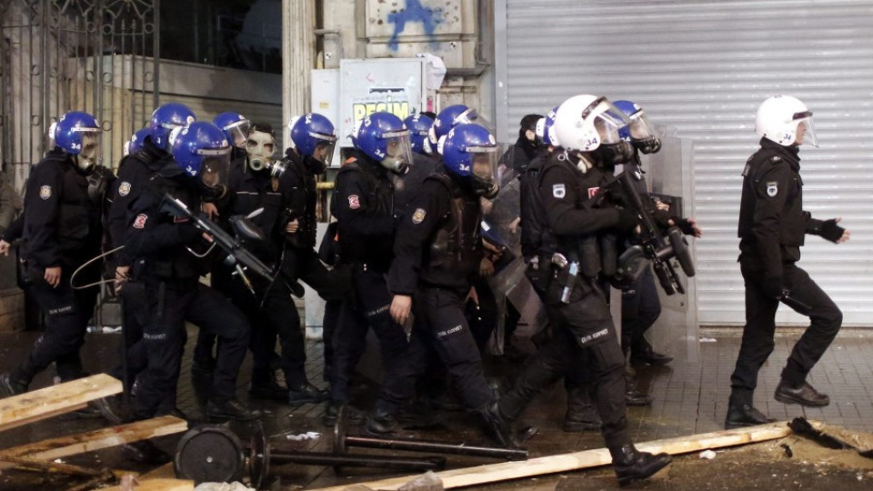 Ердоган уволни полицейските шефове в 16 провинции | StandartNews.com