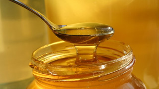 Захаросан мед спира хремата