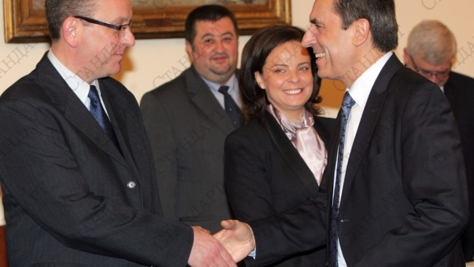 Орешарски похвали министрите | StandartNews.com