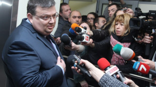 Цацаров: Сидеров може да каже каквото иска