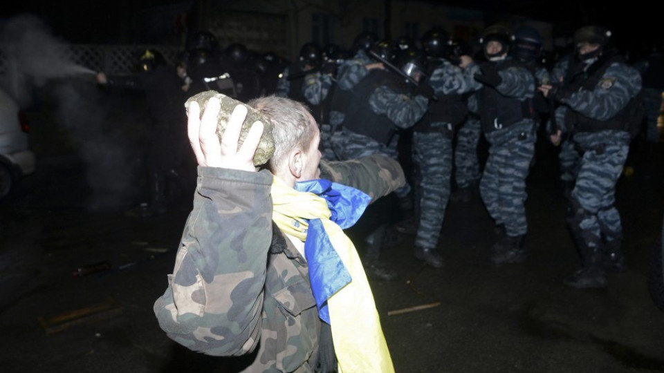 Десетки ранени при сблъсъците в Киев | StandartNews.com