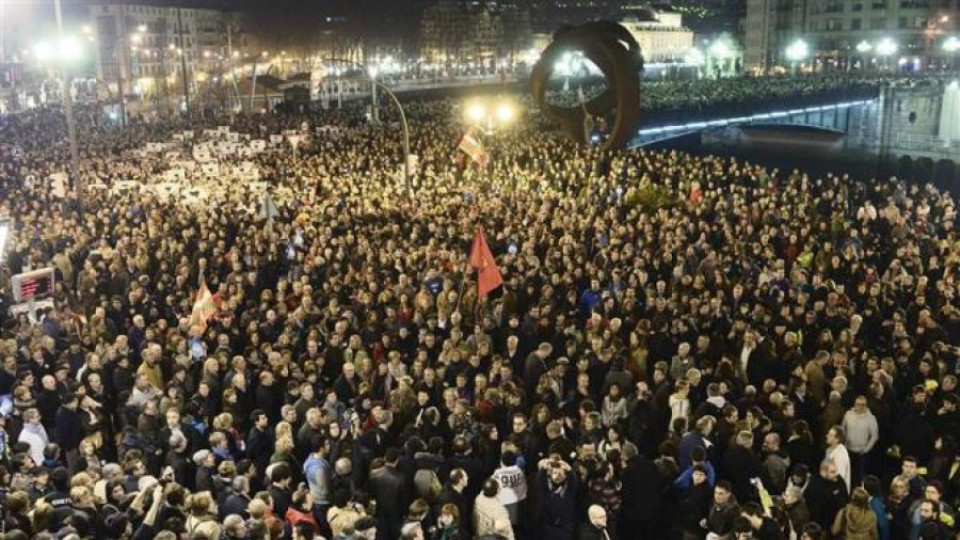 Десетки хиляди протестираха в подкрепа на ЕТА | StandartNews.com