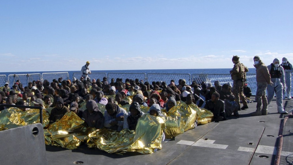 Над 400 имигранти бяха спасени край Сицилия | StandartNews.com