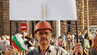Миньорите на протест срещу Плевнелиев заради ВЕИ