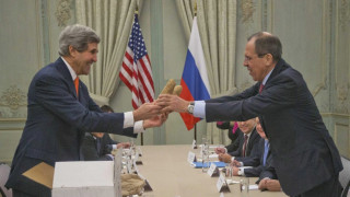 Кери подарява на Лавров картофи