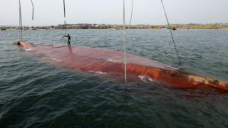 Над 40 вече са жертвите на ферибота в Бангадеш