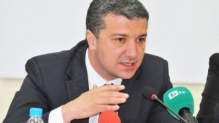 Стойнев: Вкарват Европа във вътрешен спор