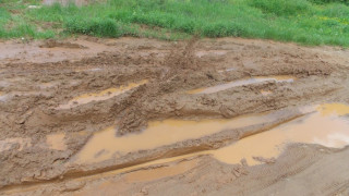 Свлачище скъса водопровод в Шумен