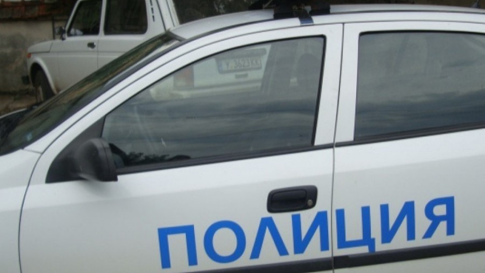Уволниха дисциплинарно полицаите, снимали къщата в Лясковец | StandartNews.com