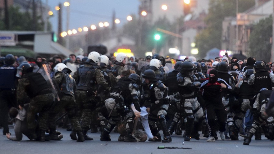 Сблъсъци на полиция и протестиращи в Скопие | StandartNews.com