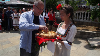 2 000 души от Неделино подкрепиха лидера на БСП Сергей Станишев