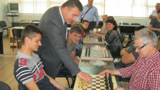 Губернатор връчи грамоти на шахматисти