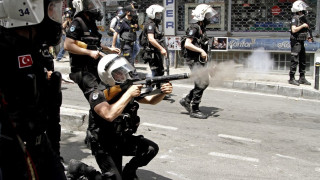 Нови сблъсъци в Истанбул, има загинал и ранени