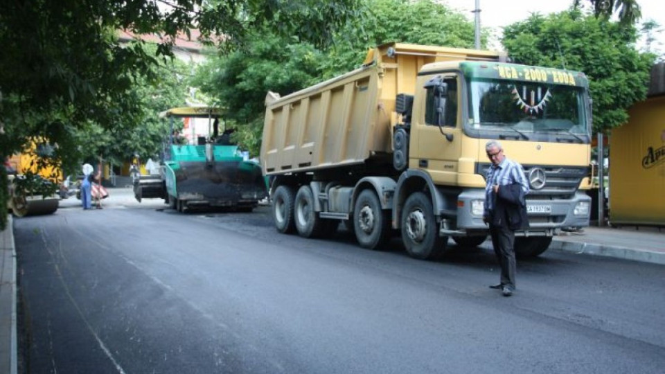 Полагат нов асфалт на 15 улици в Момчилград | StandartNews.com