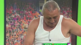 Съблякоха Стоичков по потник и джапанки
