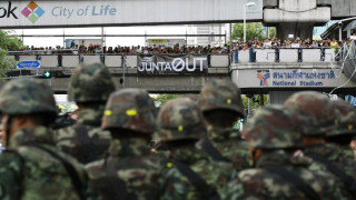 Армията арестува бившия премиер на Тайланд