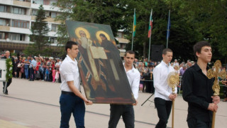 Над стогодишна икона води празничното шествие в Добрич