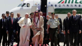 Папа Франциск е на посещение в Близкия Изток