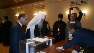 Патриарх Неофит упражни вота си в Москва