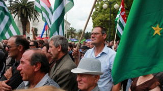 Руски съветници пристигат в Абхазия след опит за преврат