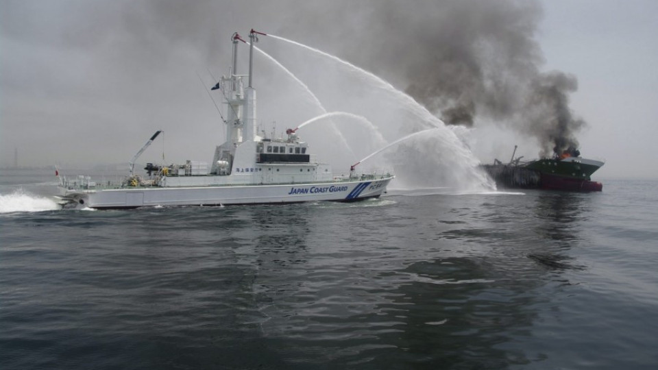 Избухна експлозия на японски танкер | StandartNews.com