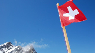 Швейцария запази квотите за българи и румънци