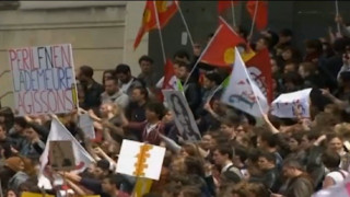 Французите на протест срещу крайните националисти