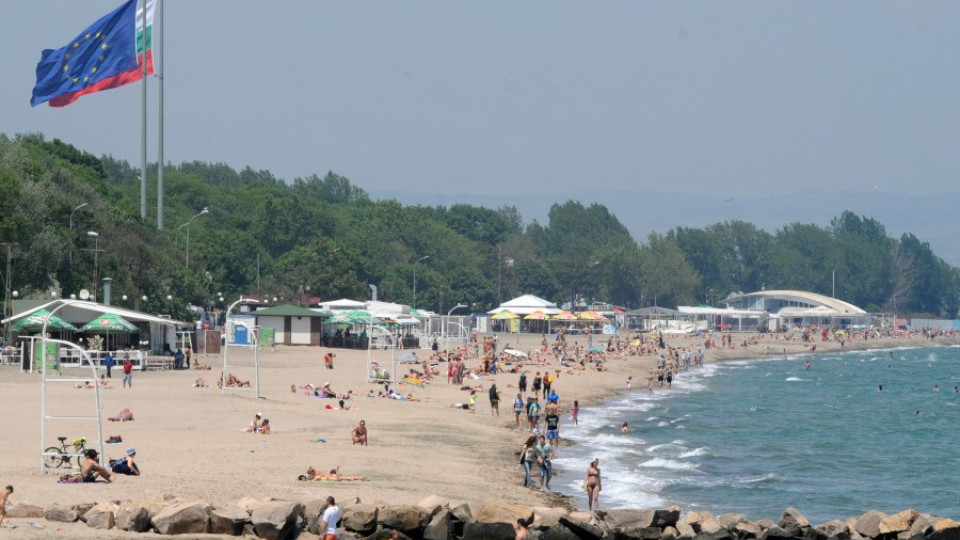 Спасители пазят неохраняемите досега плажове | StandartNews.com