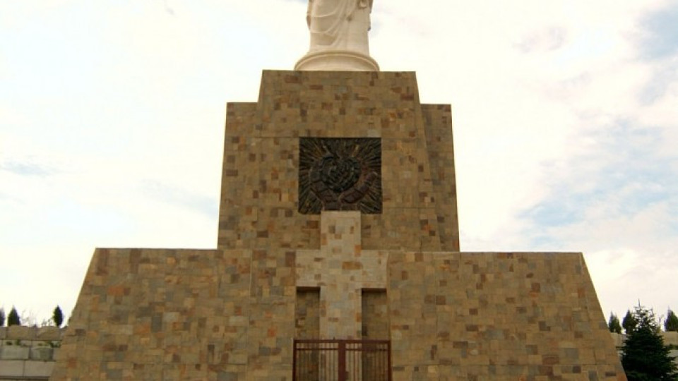Авторът на най-високия монумент на Богородица в света ще е почетен гражданин на Хасково | StandartNews.com